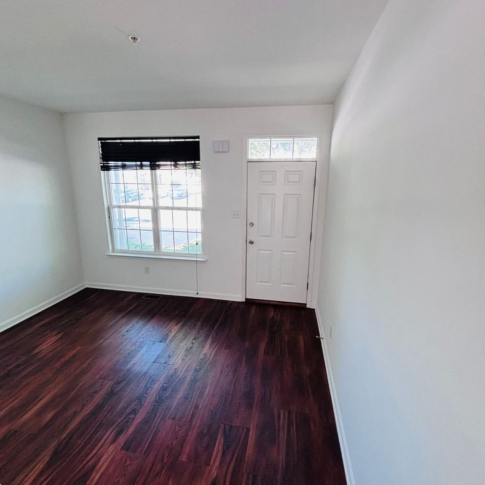 1011 King Way - Photo 5 of 46
