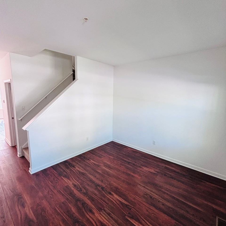 1011 King Way - Photo 6 of 46