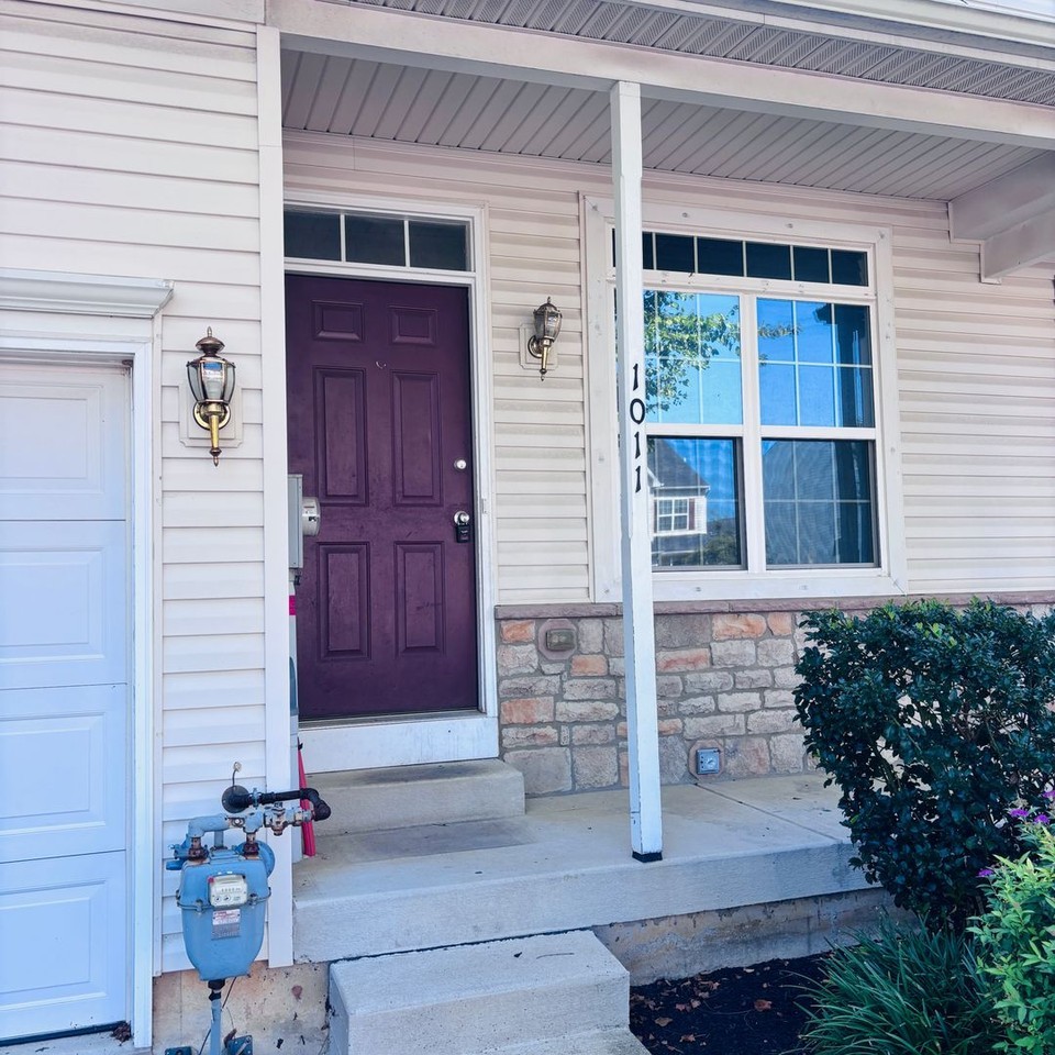 1011 King Way - Photo 3 of 46