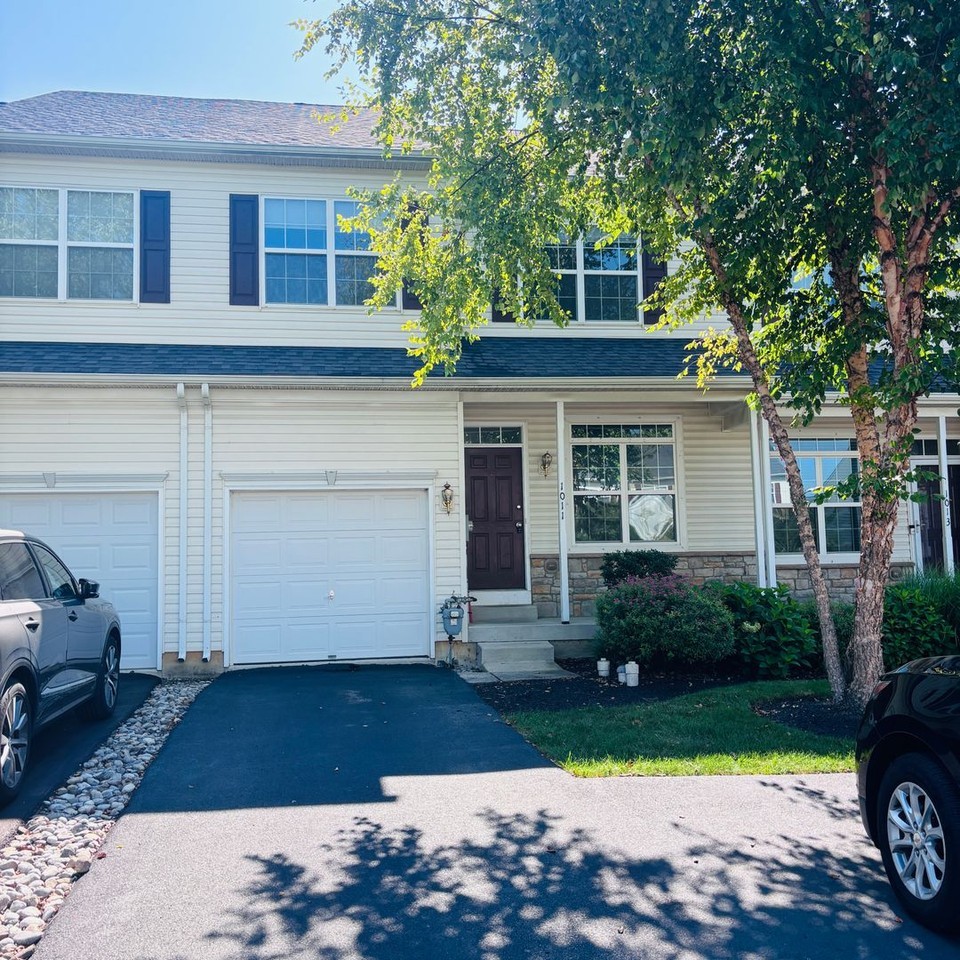 1011 King Way - Photo 2 of 46