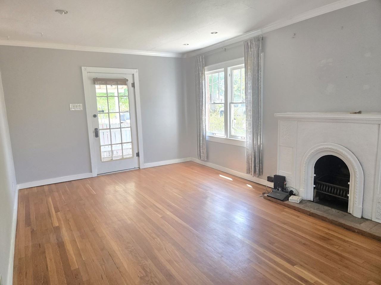 1406 E Earll Dr - Photo 4 of 20