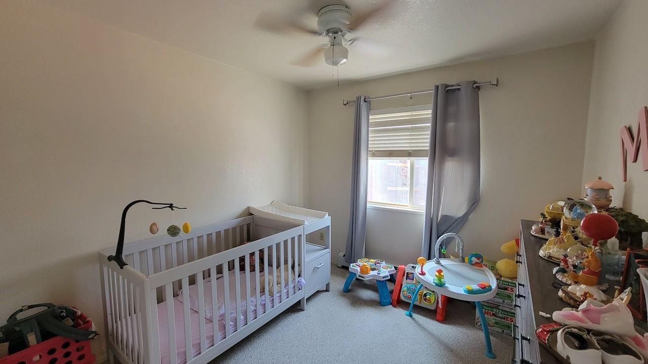 433 Mountainside Ln - Photo 5 of 12