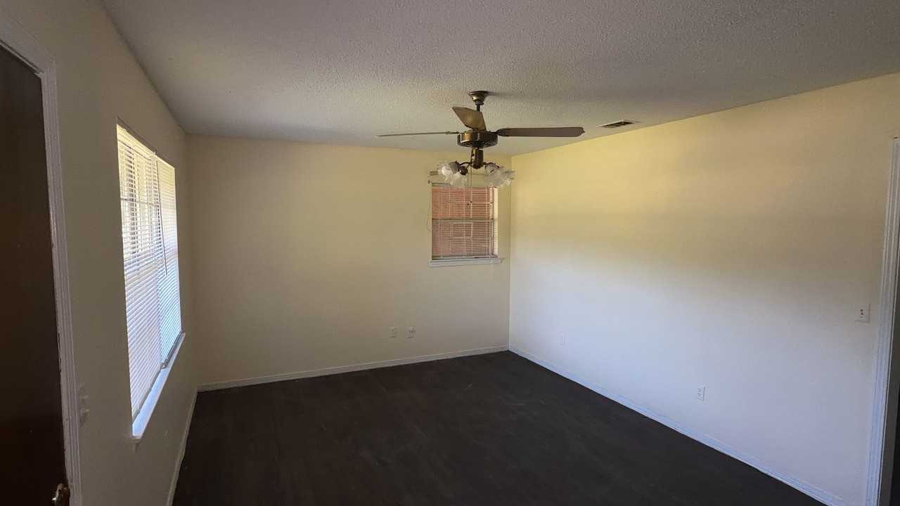 2245 Mobile Rd - Photo 2 of 15
