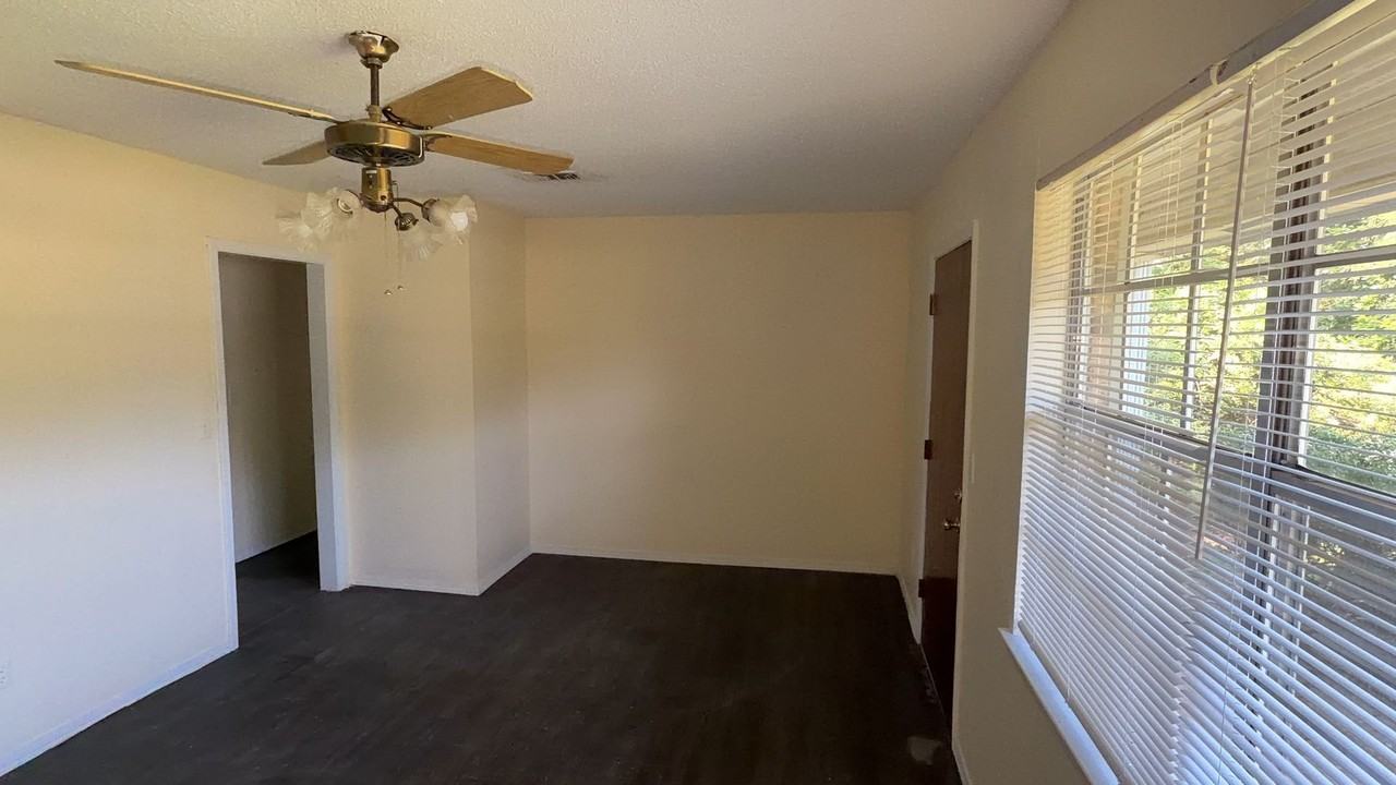 2245 Mobile Rd - Photo 3 of 15