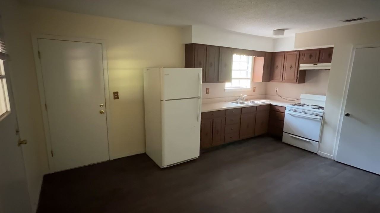 2245 Mobile Rd - Photo 4 of 15