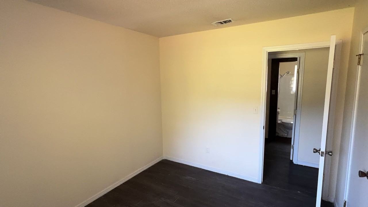 2245 Mobile Rd - Photo 6 of 15