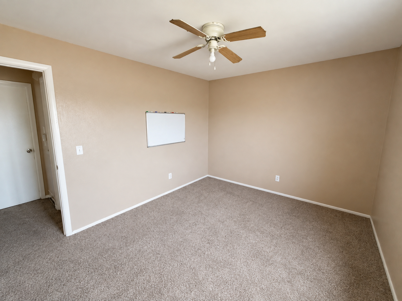 811 S 75 E - Photo 4 of 8
