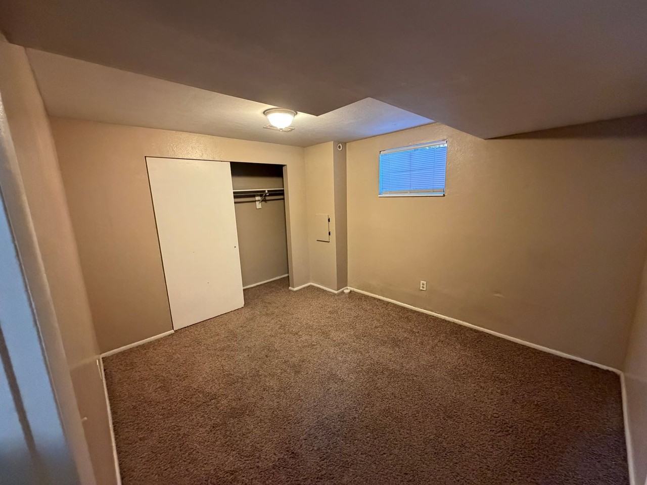 811 S 75 E - Photo 5 of 8