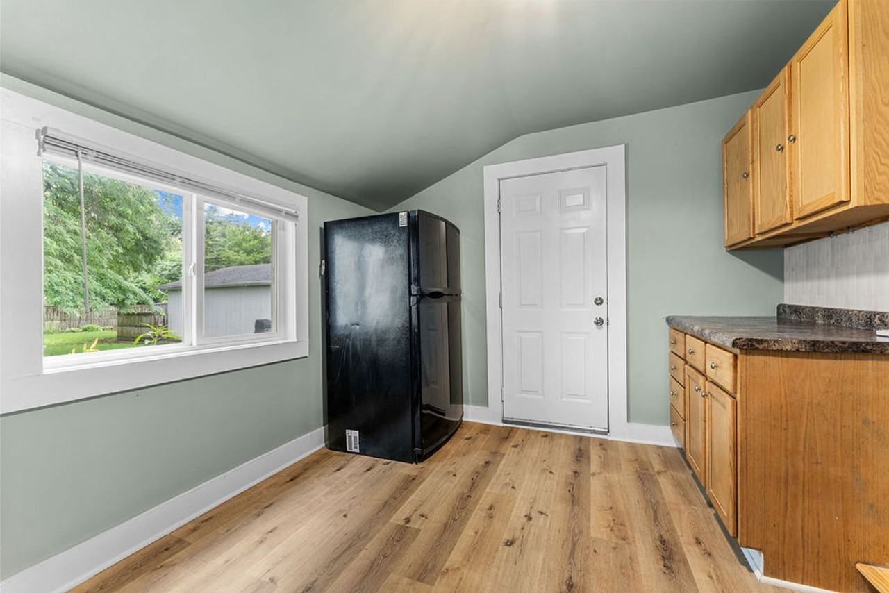 1060 W 10th Ave - Photo 4 of 14