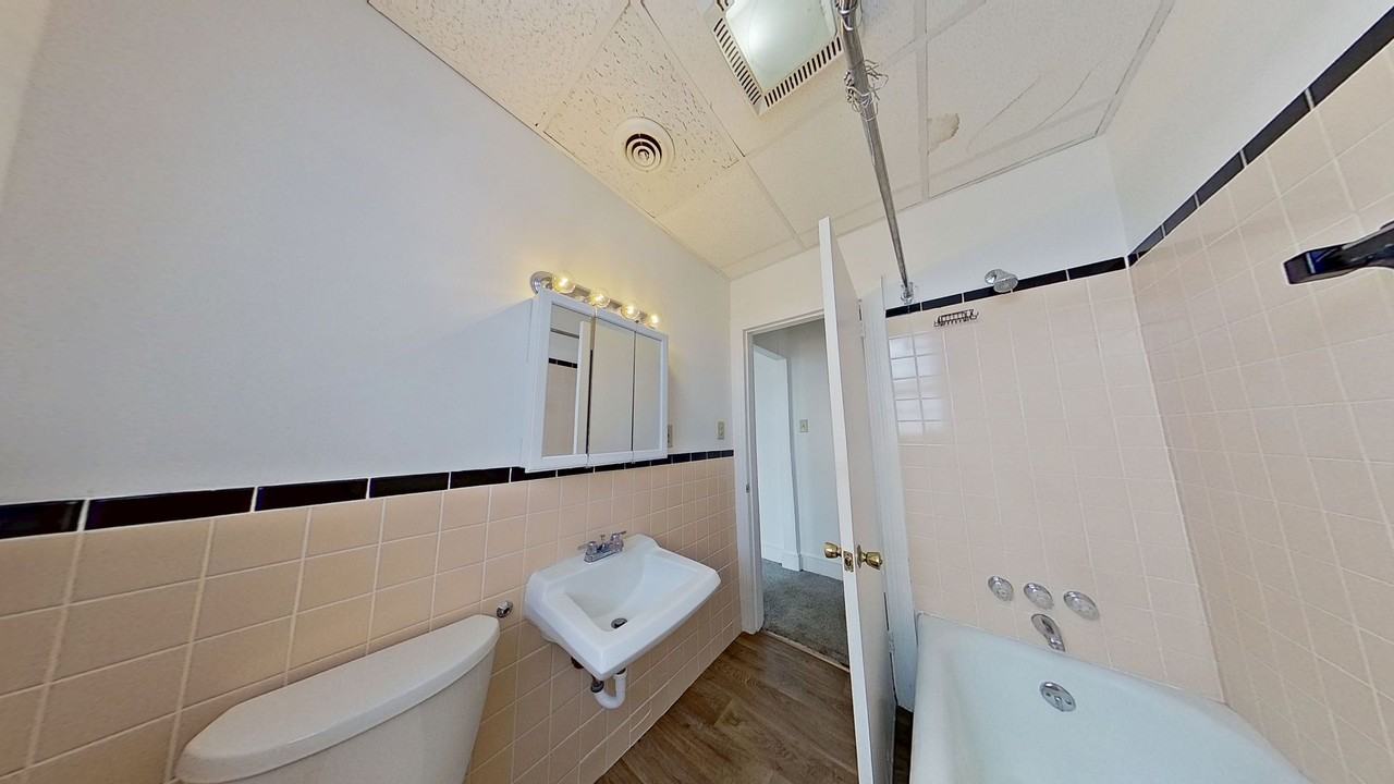 202 E King St #4 - Photo 5 of 5