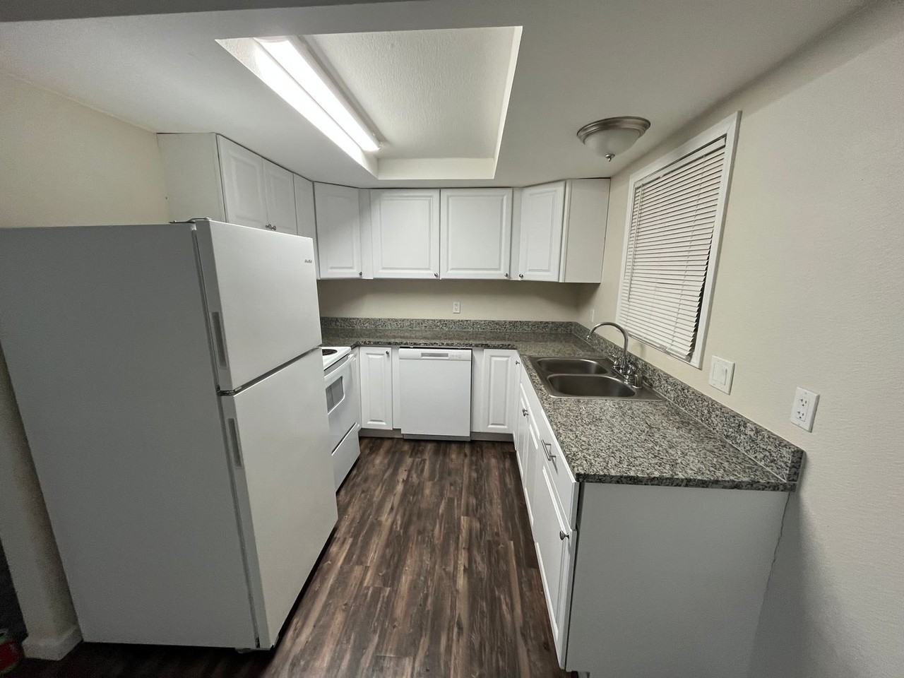 110 Stanford Dr - Photo 5 of 13
