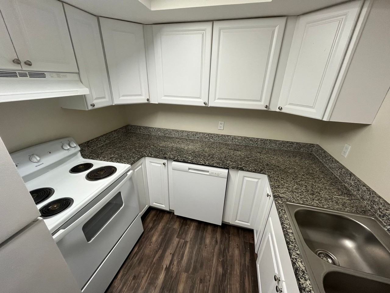 110 Stanford Dr - Photo 6 of 13