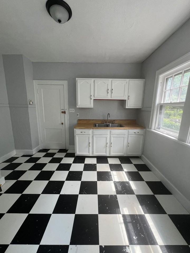 1639 Avalon Rd - Photo 5 of 26