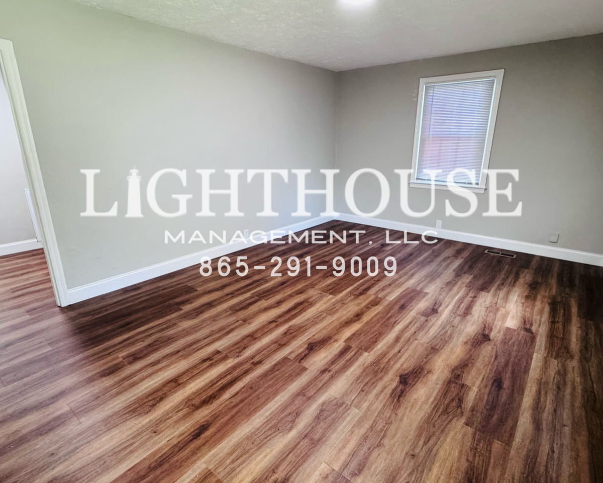 1808 Lombard Pl - Photo 3 of 10