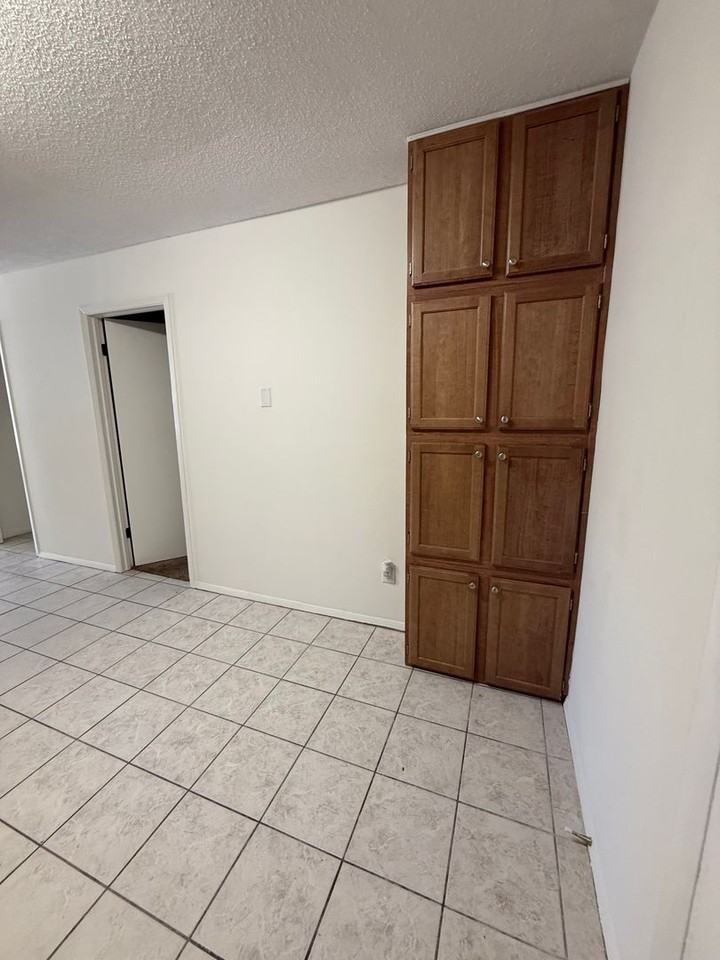108 Scranton St - Photo 6 of 14