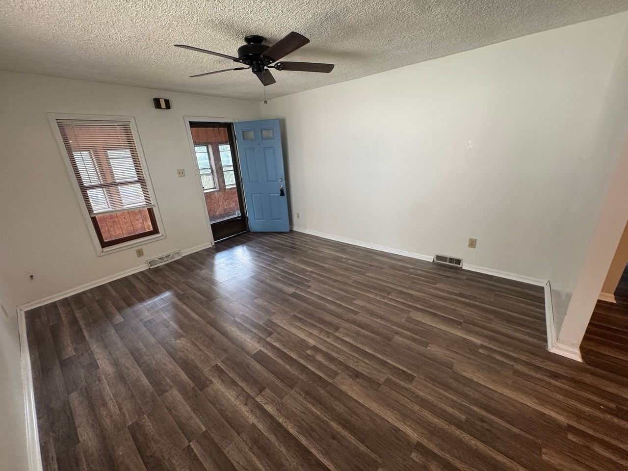 787 Jason Ave - Photo 3 of 17