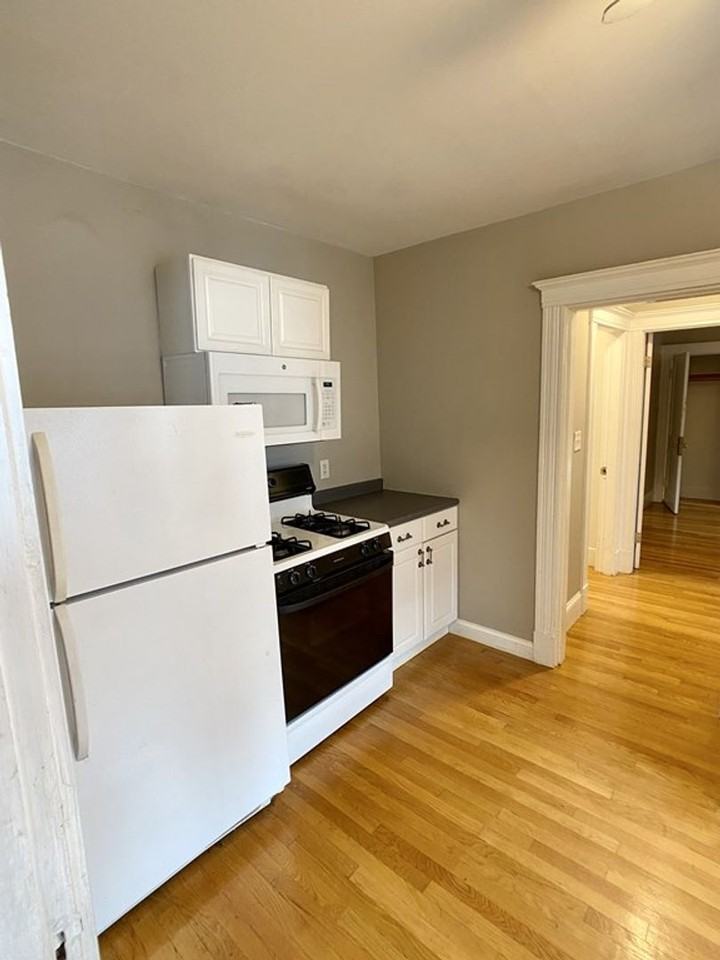 48 Boylston St - Photo 5 of 11