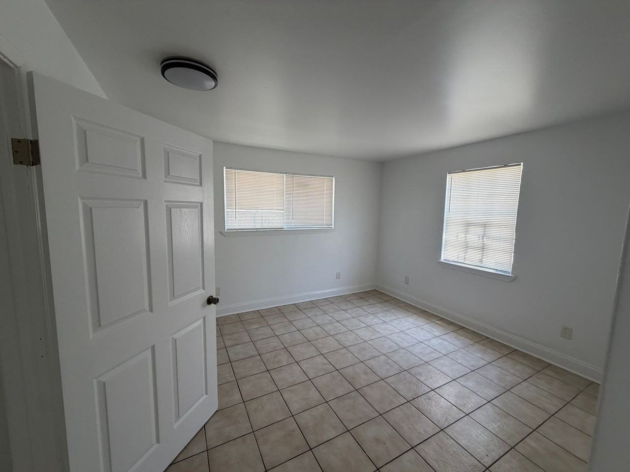 2639 Dreux Ave - Photo 4 of 6