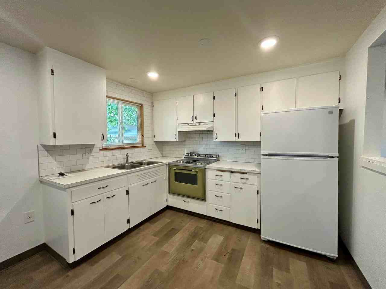 1308 N Alder St - Photo 3 of 9