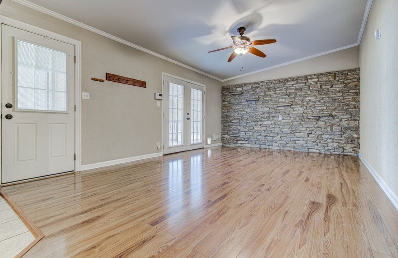 1410 Kamar Dr - Photo 4 of 23