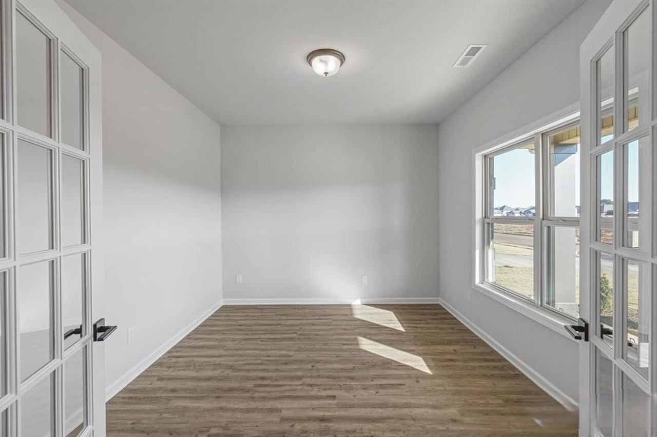 127 Huffman St - Photo 2 of 11
