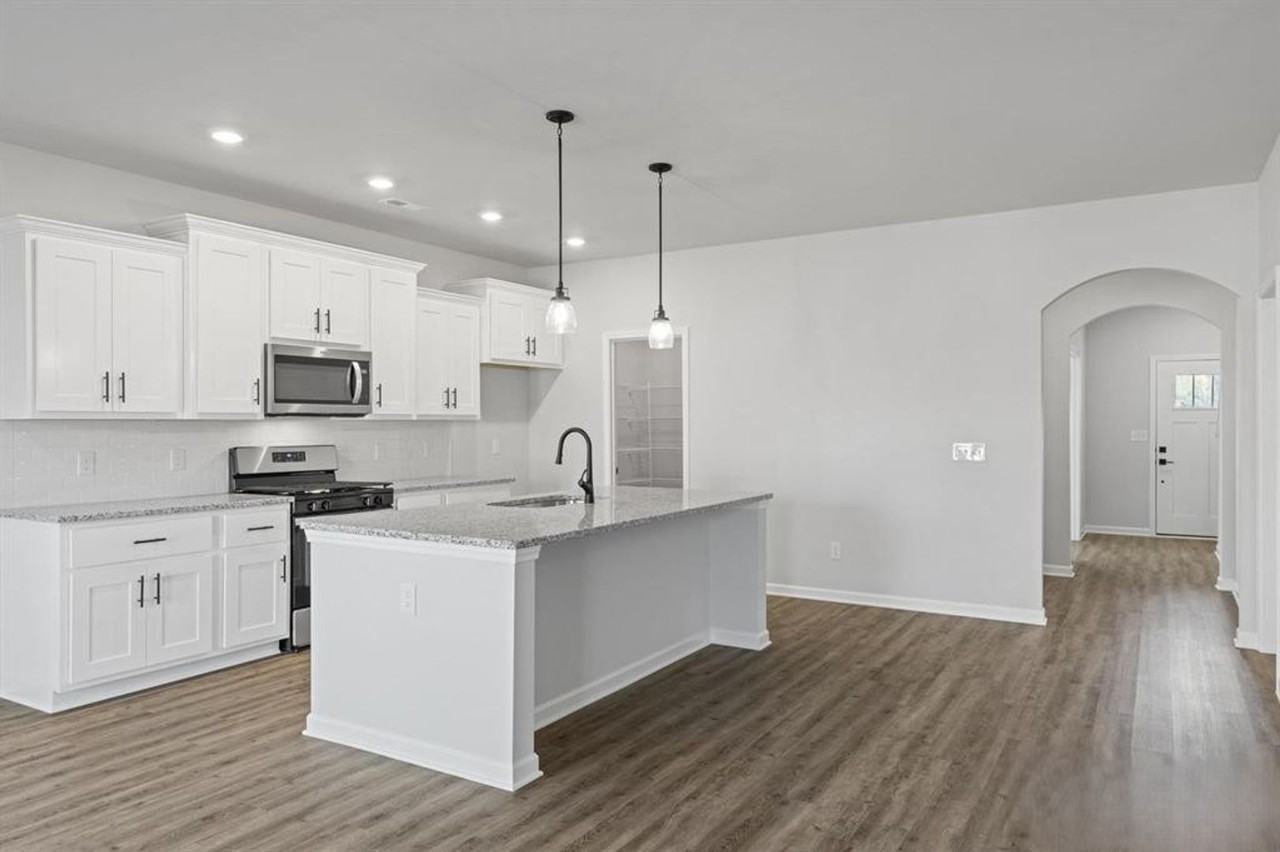 127 Huffman St - Photo 4 of 11