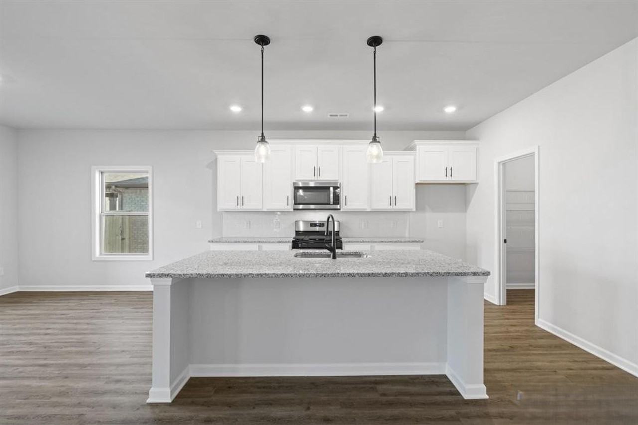 127 Huffman St - Photo 5 of 11
