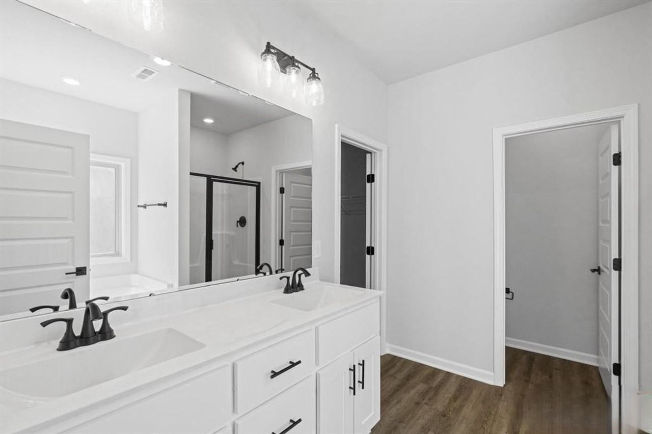 127 Huffman St - Photo 7 of 11