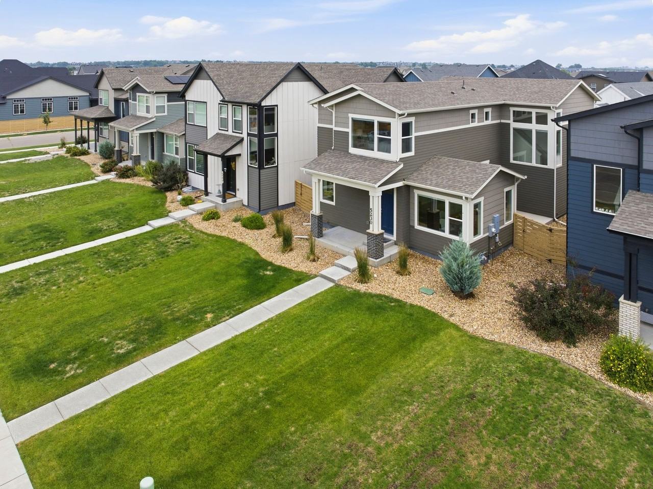 5230 Rendezvous Pkwy - Photo 3 of 39
