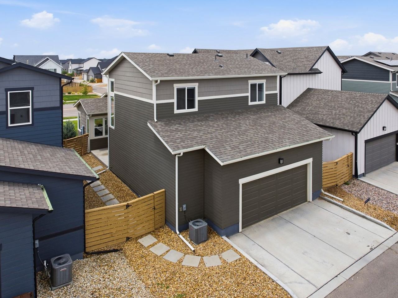 5230 Rendezvous Pkwy - Photo 4 of 39