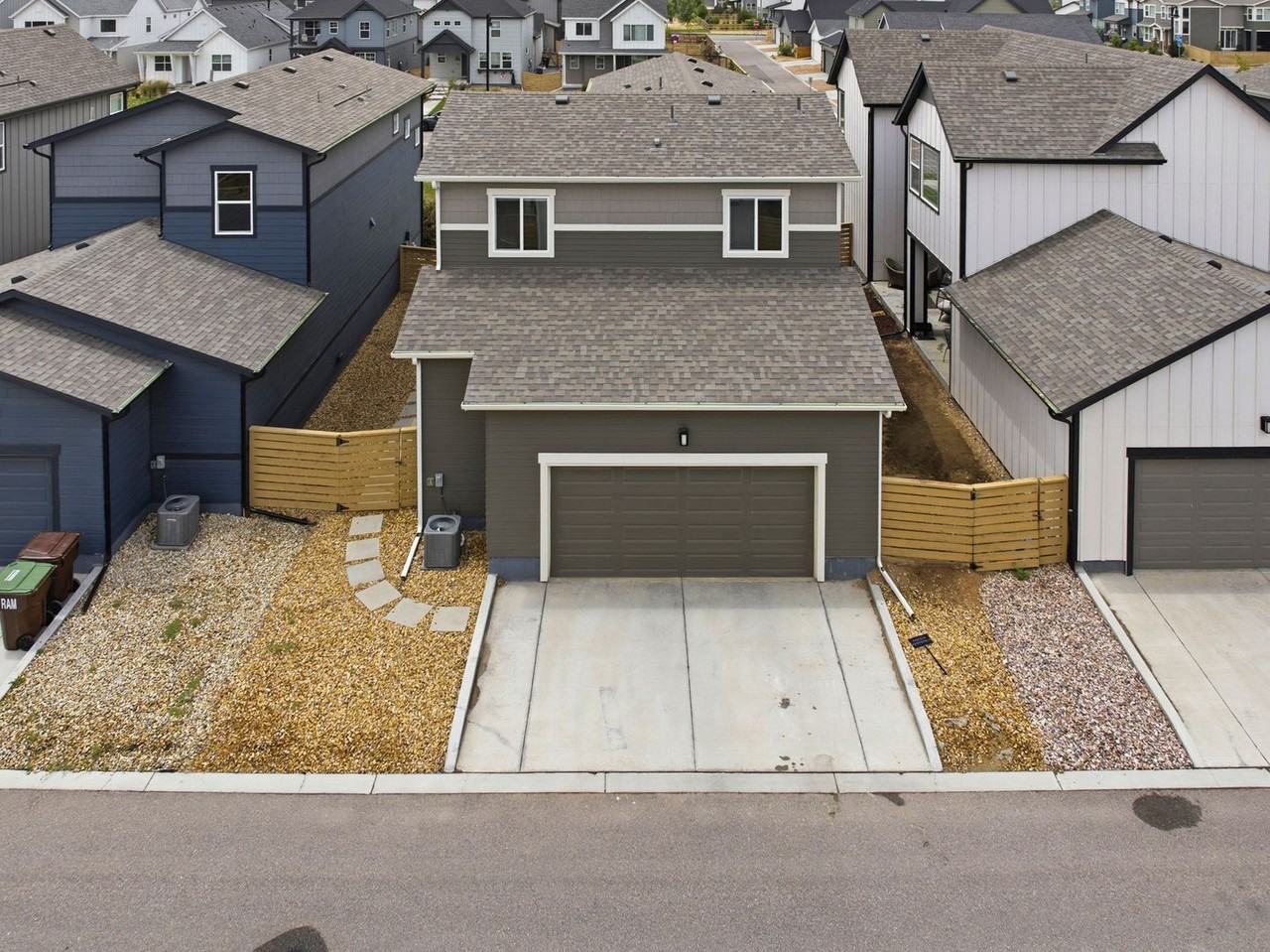 5230 Rendezvous Pkwy - Photo 5 of 39