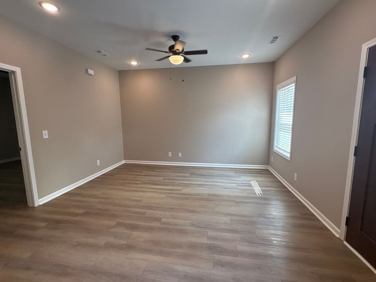 513 West End Circle - Photo 4 of 31