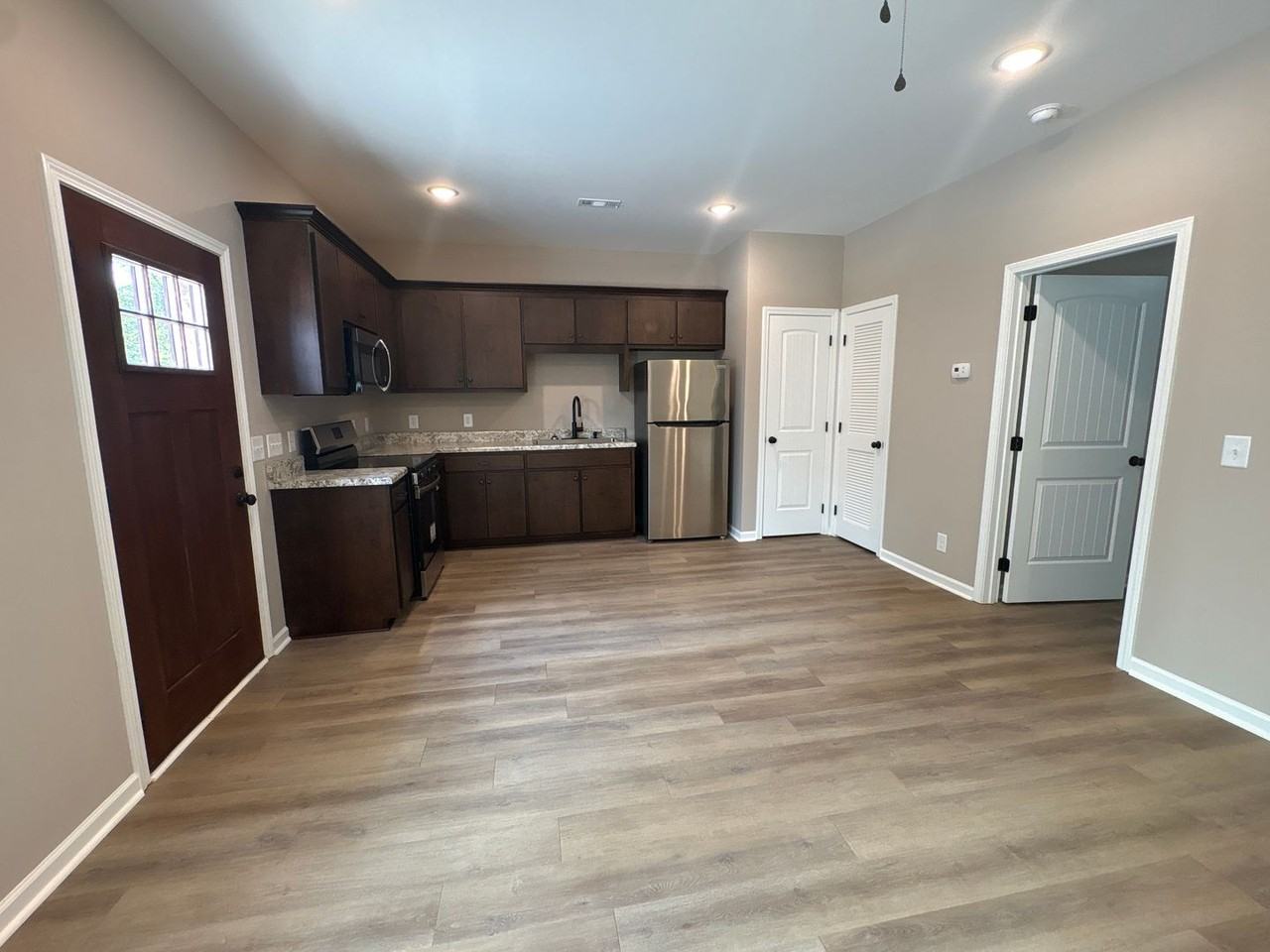 513 West End Circle - Photo 5 of 31