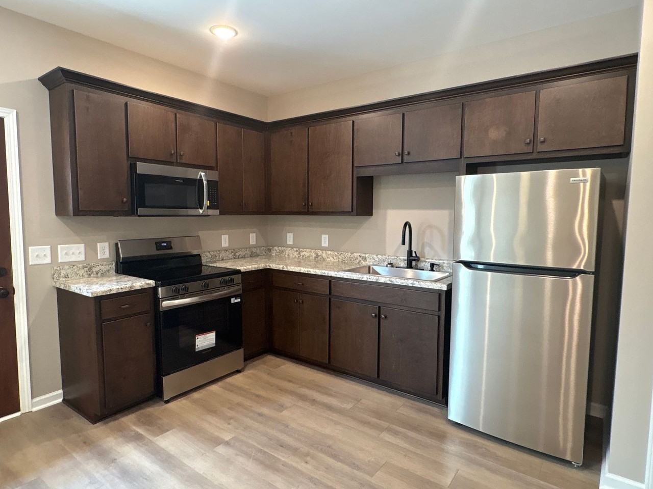 513 West End Circle - Photo 6 of 31