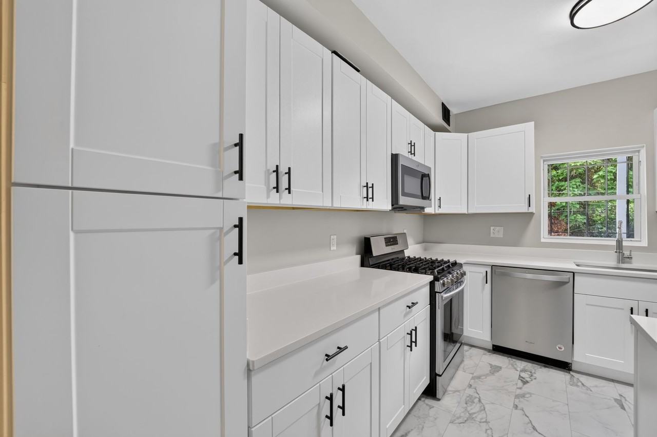 1004 Girard St Nw - Photo 3 of 37