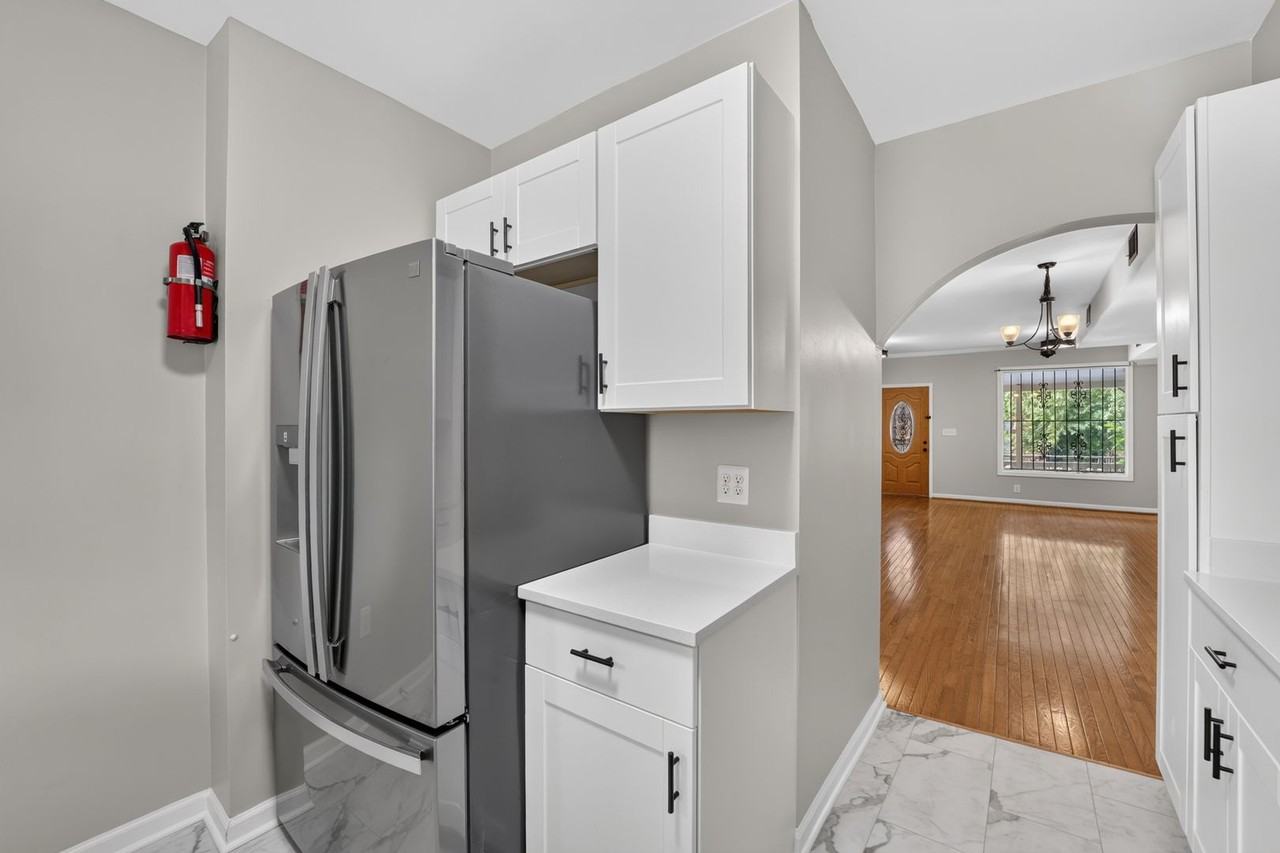 1004 Girard St Nw - Photo 5 of 37