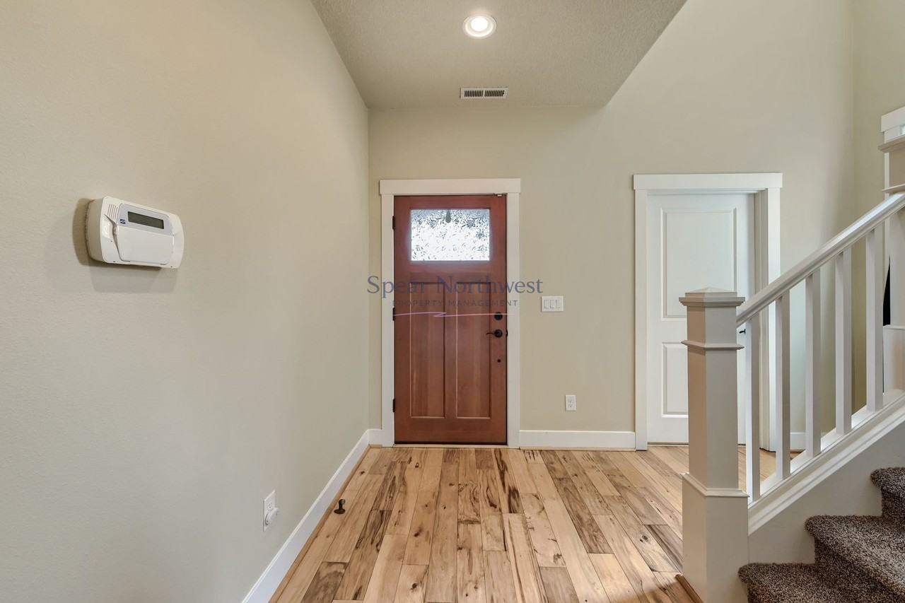 552 Ne 77th Ave - Photo 3 of 33