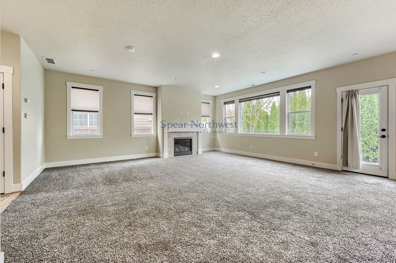 552 Ne 77th Ave - Photo 5 of 33