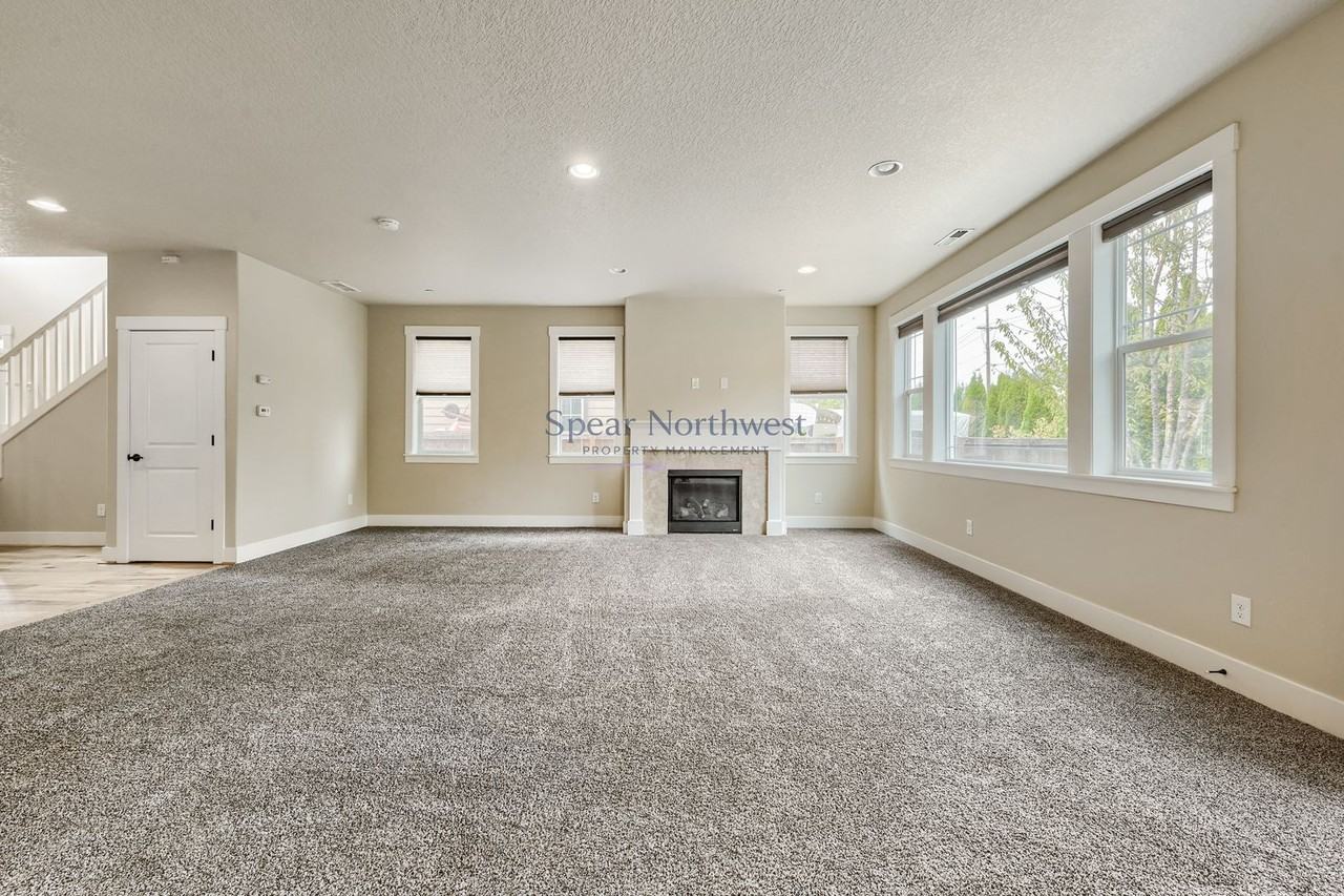 552 Ne 77th Ave - Photo 6 of 33