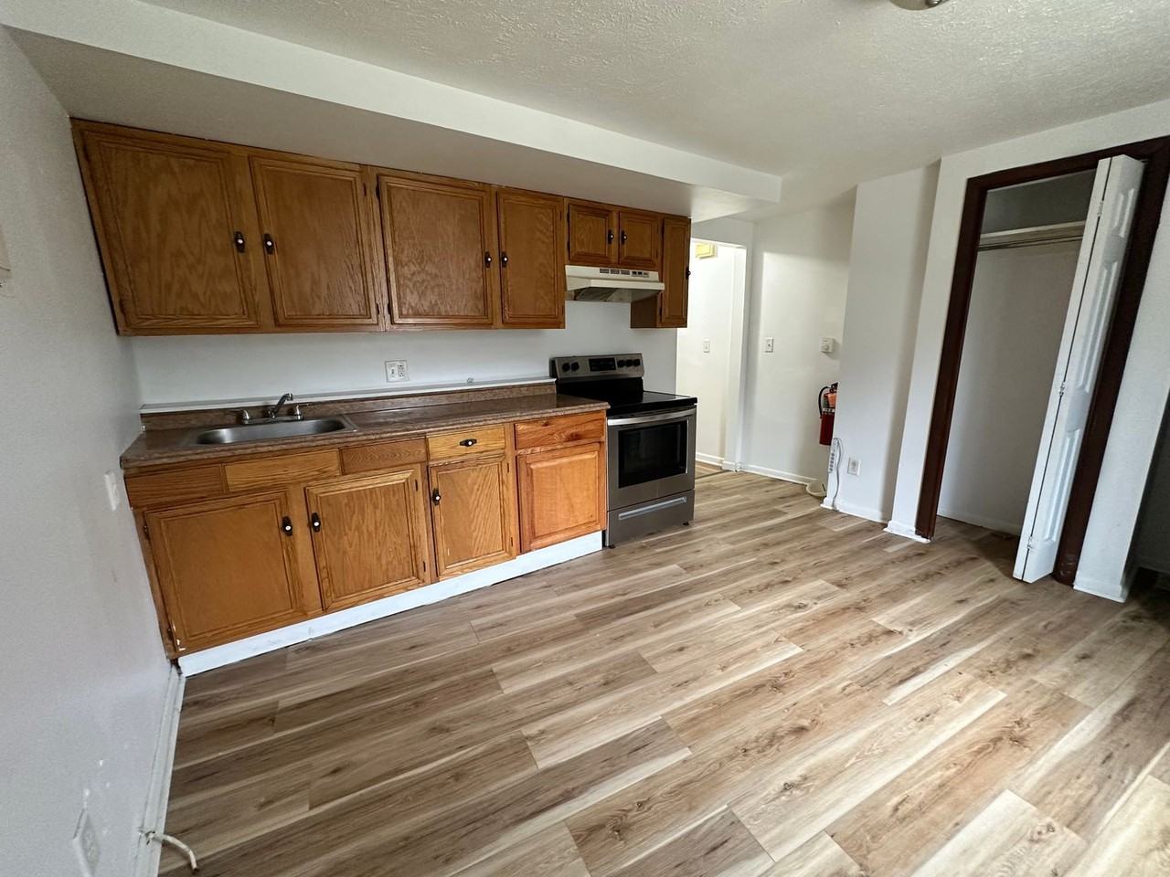 1025 Lynn Ave - Photo 4 of 21