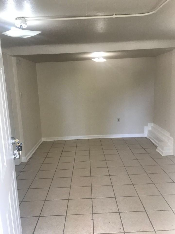 4227 S Carrollton Ave Apt B - Photo 2 of 5