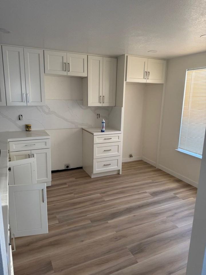328 Brighton St - Photo 5 of 22