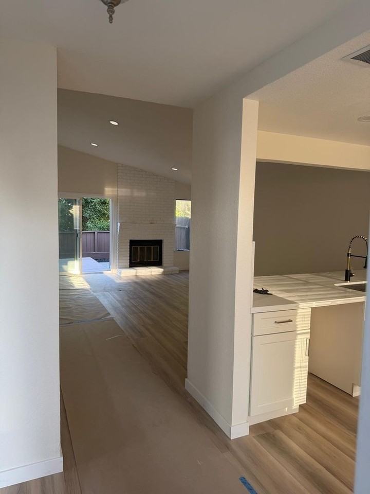 328 Brighton St - Photo 6 of 22