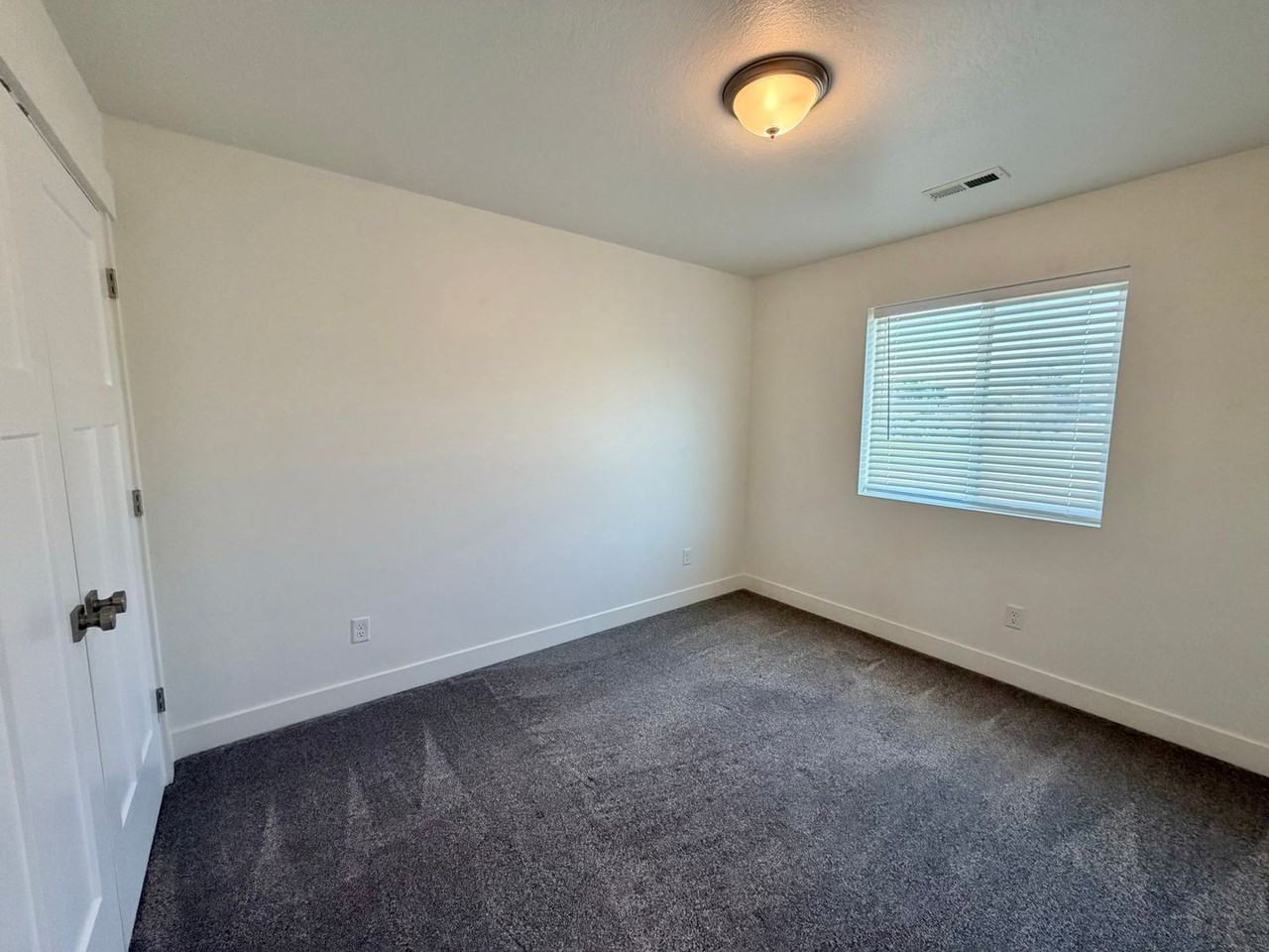 428 E 1625 N - Photo 2 of 19