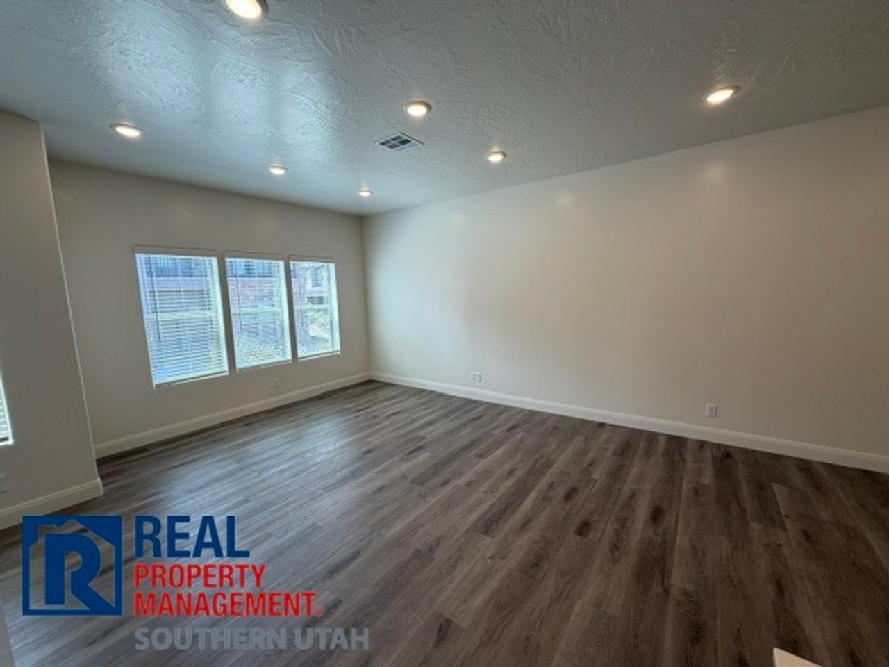 350 350 W. Old Hwy #50 - Photo 3 of 16