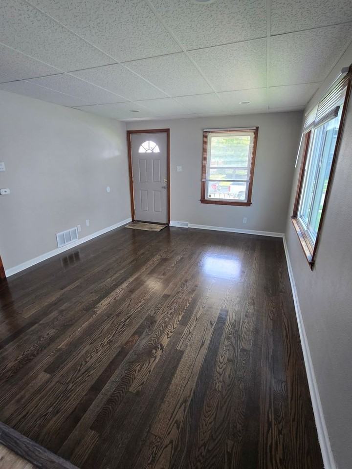 2715 162nd Pl - Photo 2 of 8