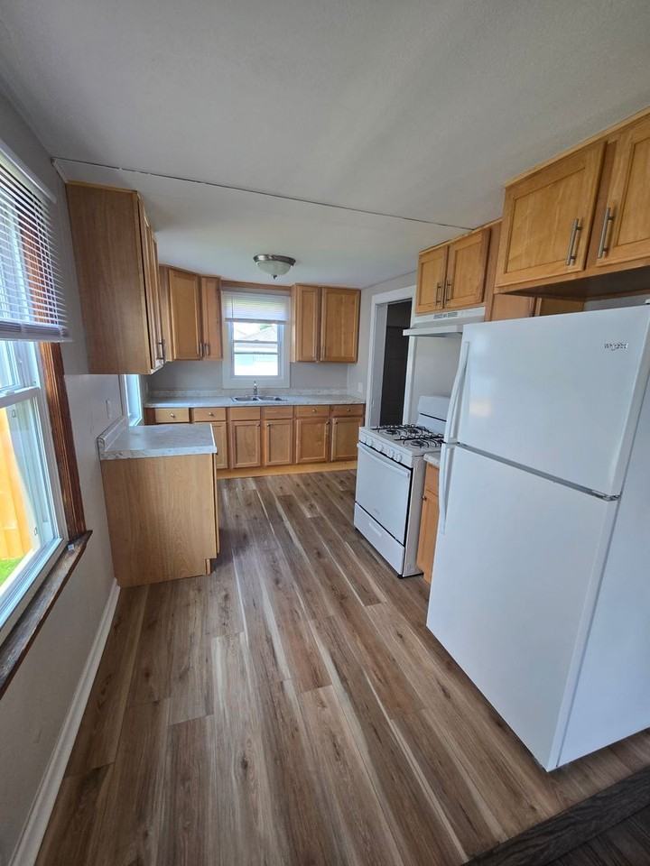 2715 162nd Pl - Photo 3 of 8