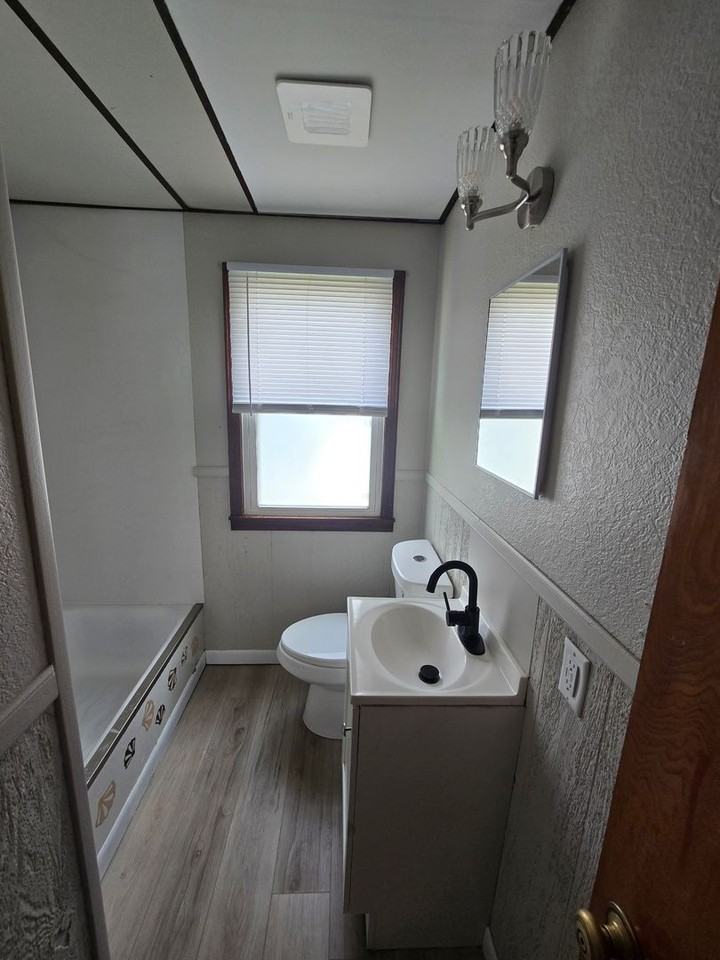 2715 162nd Pl - Photo 4 of 8