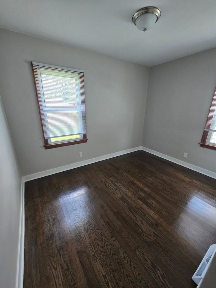 2715 162nd Pl - Photo 6 of 8