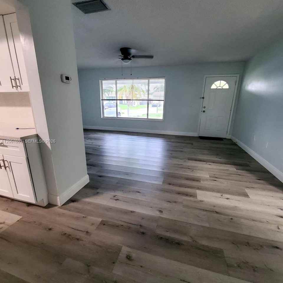 9740 Nw 25th St - Photo 4 of 15